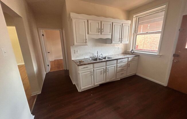 2 beds, 1 bath, $1,400