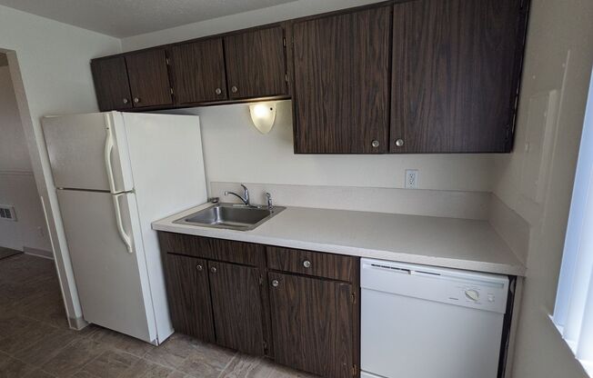 3 beds, 1.5 baths, 1,500 sqft, $1,995, Unit 2802-5