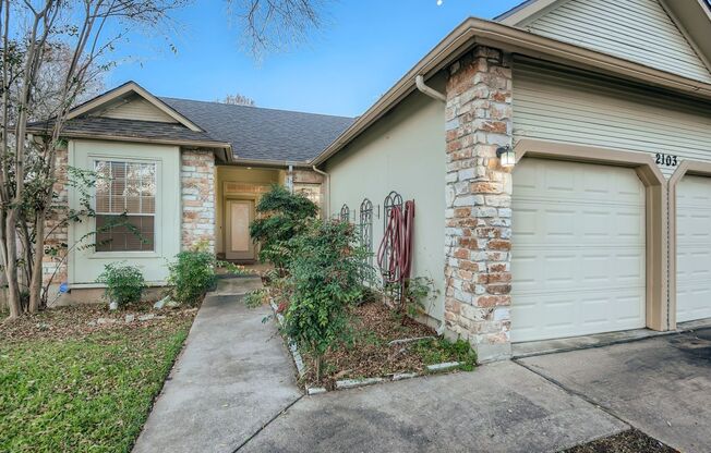 Beautiful 3/2 on Greenbelt (Inquire for Available Date & Pricing)