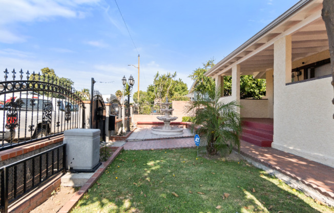 1822 E 70 ST