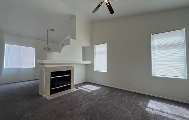 Charming Home in Gated Community: Fireplace, Breakfast Bar & More