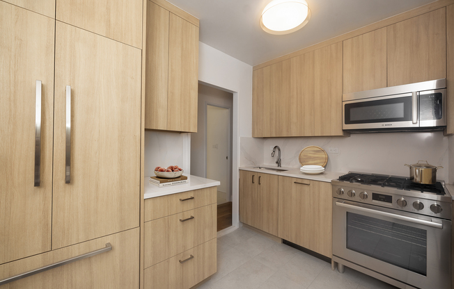2 beds, 2 baths, $11,000, Unit 17H