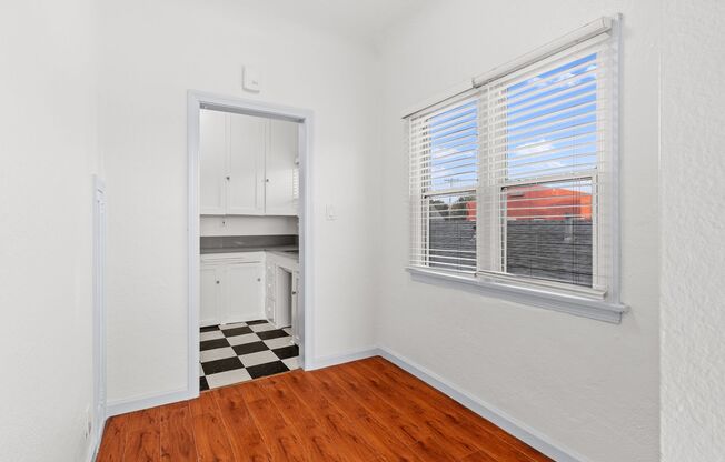 Studio, 1 bath, 414 sqft, $1,595, Unit 05