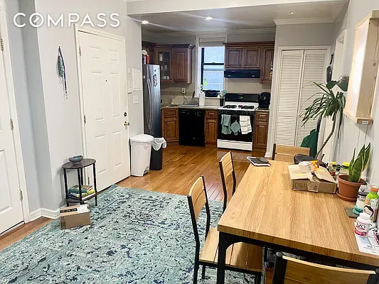 2 beds, 1 bath, $2,895, Unit 4