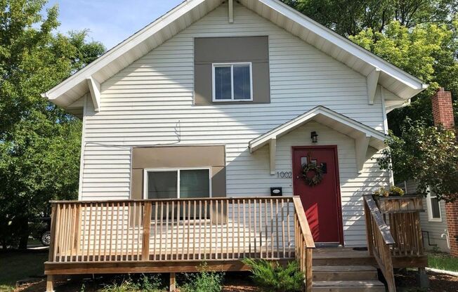 Spacious 5-Bedroom Home Near MSUM & Concordia – Perfect for Students or Large Households!