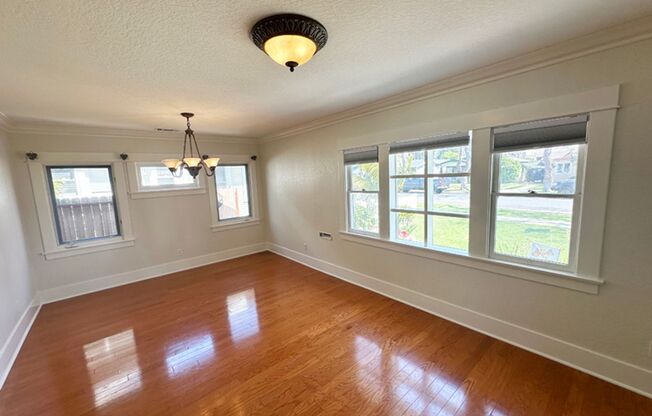 3 Bdrm/1.5 Bath Craftsman Home in Downtown Fullerton