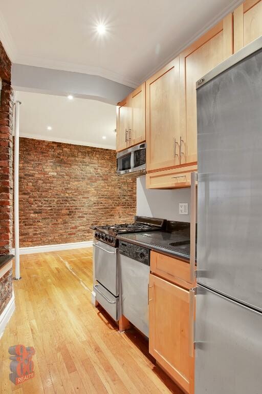 432 E 13th Street