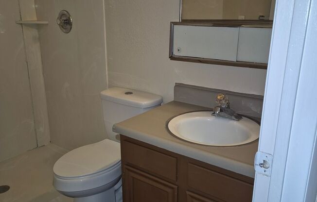 2 beds, 1 bath, 792 sqft, $1,000, Unit #3