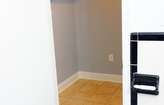 Studio, 1 bath, 350 sqft, $1,225, Unit 1