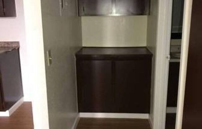 1 bed, 1 bath, 590 sqft, $1,195, Unit 14
