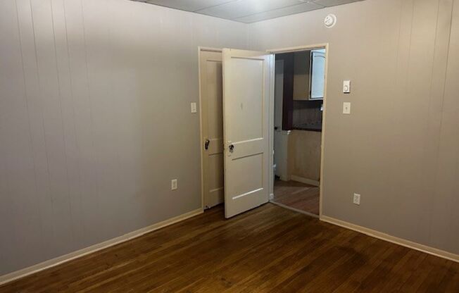 2 beds, 1 bath, $1,350, Unit 50