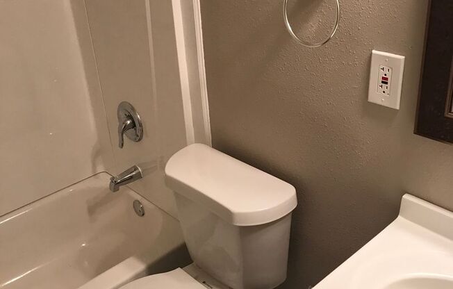 940 East Hattie Street