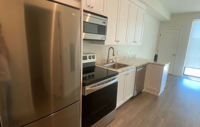 Studio, 1 bath, 436 sqft, $2,595, Unit Unit 303