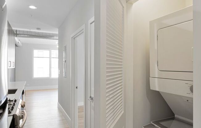 2 beds, 1 bath, 664 sqft, $2,300, Unit 210