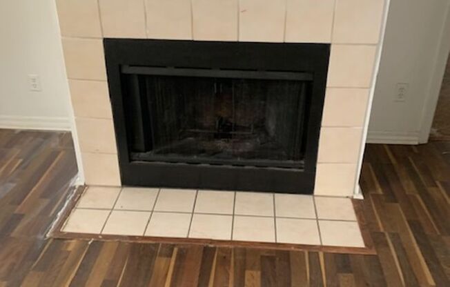1 Bed/1 Bath Condo with LOFT, FIREPLACE, and BALCONY!