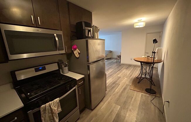 2 beds, 1 bath, $1,395, Unit 122