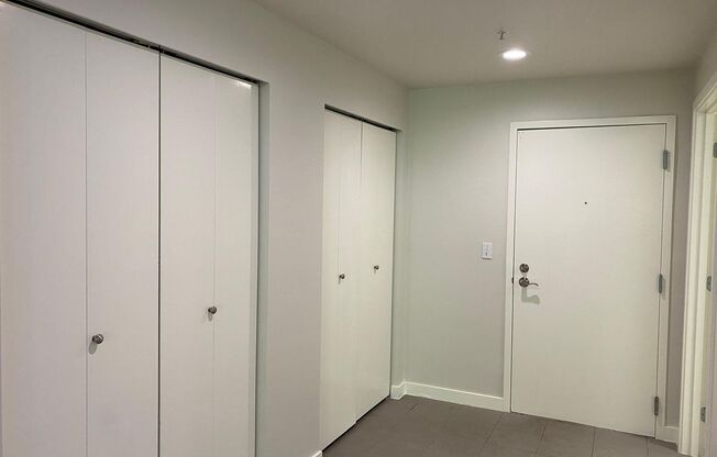 Spacious Seattle Condo - $2,200