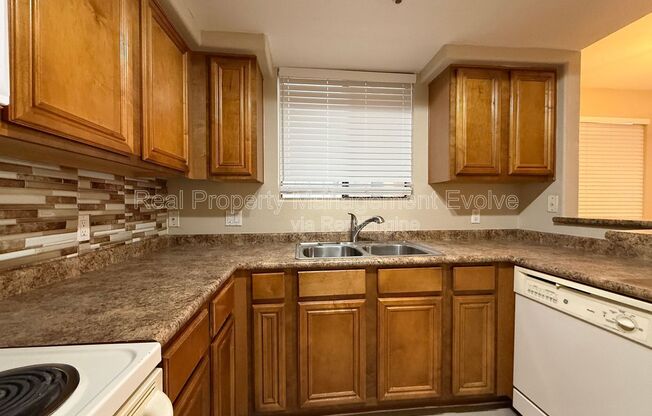 1 bed, 1 bath, 747 sqft, $1,165, Unit Unit 125