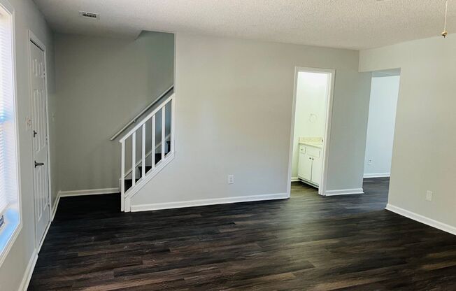 3 beds, 2.5 baths, 1,232 sqft, $1,295, Unit Unit 5614