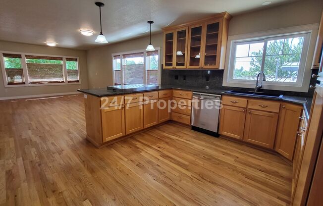 *OPEN HOUSE 6/29* Spacious 4 BD | 3 BA Home OR Office - Multnomah