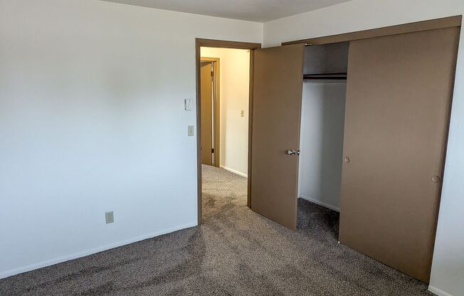 2 beds, 1 bath, 950 sqft, $1,175, Unit 1025