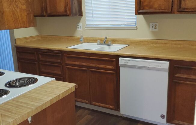 2 beds, 2 baths, $1,925, Unit B