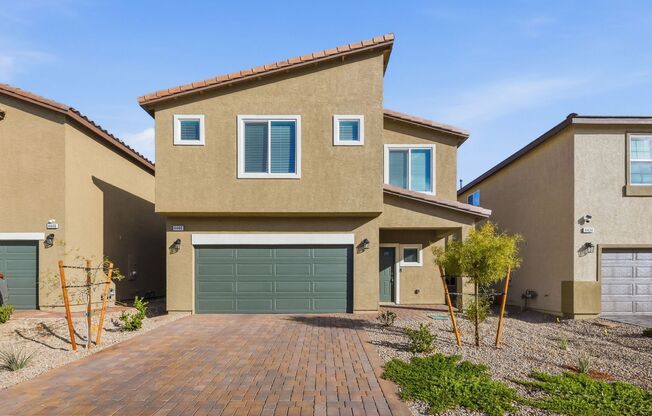 Spacious 5 Bedroom with Downstairs Guest Suite & Loft * Pet Friendly