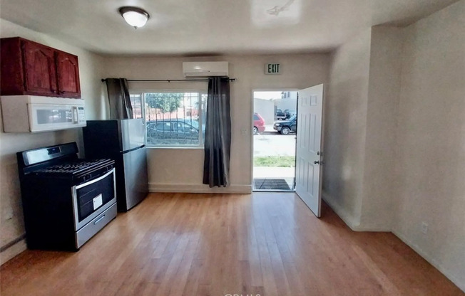 7053 3 AVE
