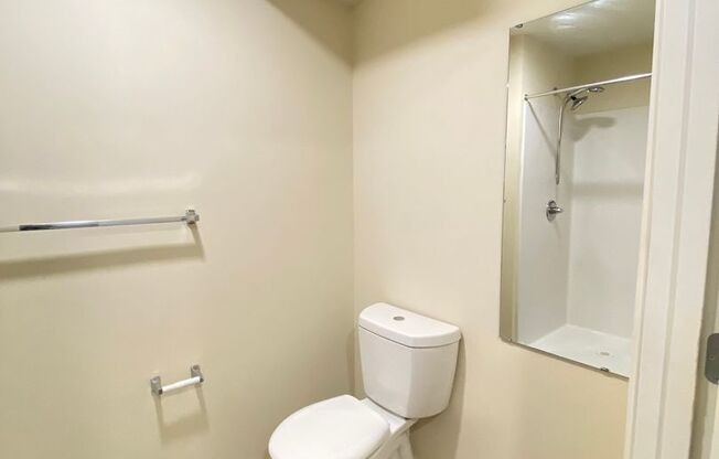 Studio, 1 bath, 175 sqft, $1,035, Unit 215