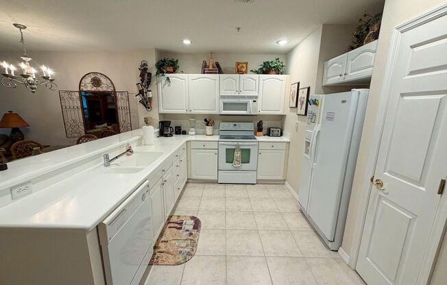 Fully Furnished 3/2 Condo In Canopy Walk with great amenities!