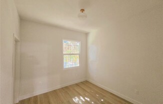 752 E 17 ST