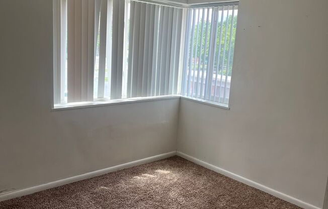 2 beds, 1 bath, $1,095, Unit 21
