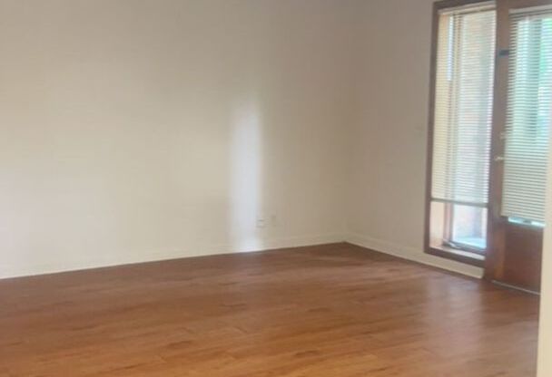 2 beds, 1 bath, 950 sqft, $1,085, Unit F18 Manor