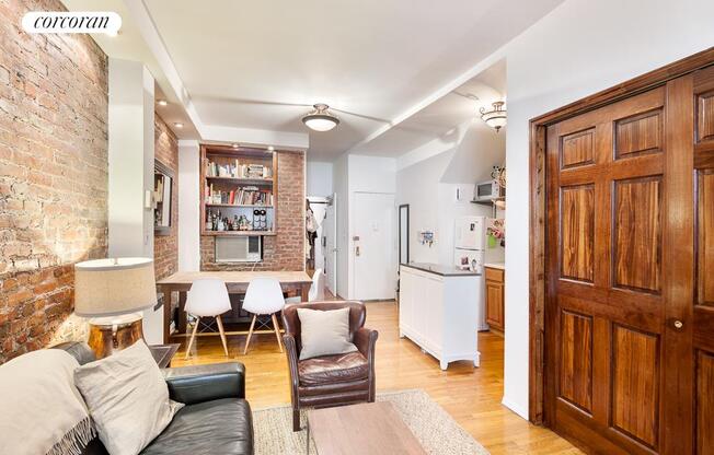 257 W 12 ST