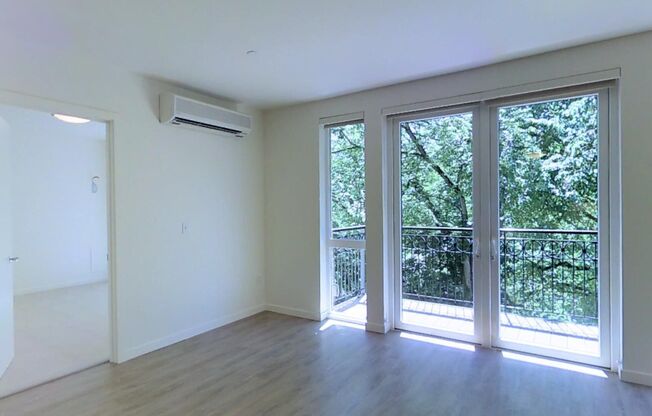 2 beds, 2 baths, 870 sqft, $2,099, Unit 210