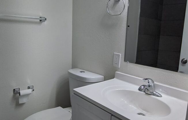 2 beds, 1 bath, 855 sqft, $1,995, Unit 2205 #4