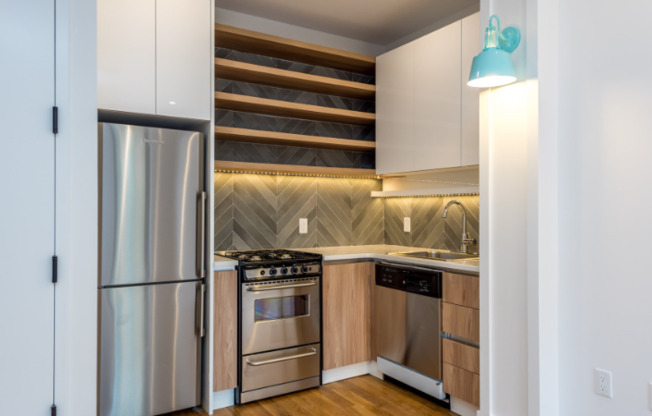 724 5 AVE