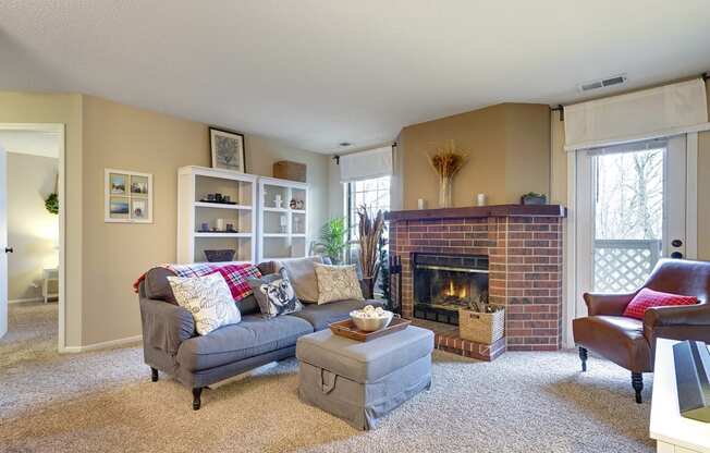 Regency Woods Apartments in Minnetonka, MN Living Room