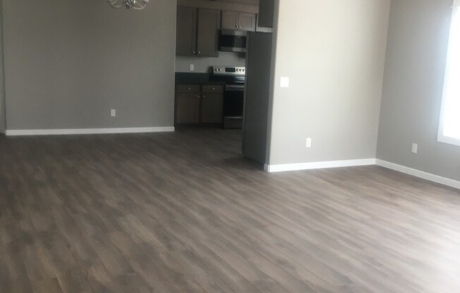 2 beds, 2 baths, 1,320 sqft, $1,595, Unit 4