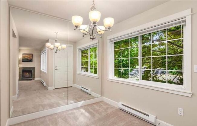 Spacious 2 Bed 1.5 Bath In Old Town Issaquah!