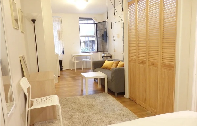 Studio, 1 bath, 275 sqft, $2,900, Unit 1-W