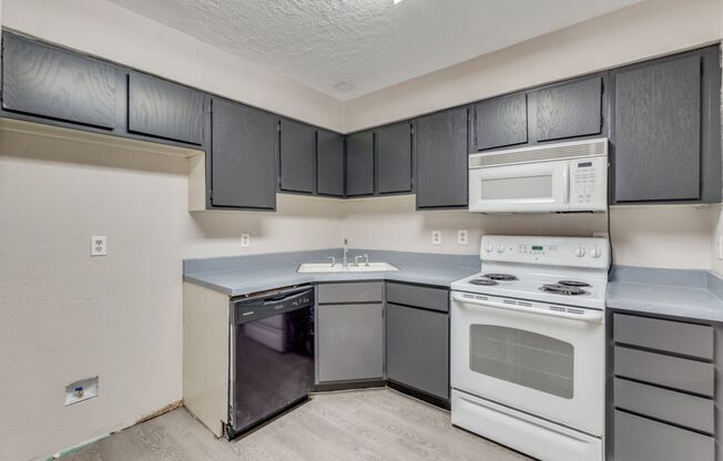 2 beds, 2 baths, $1,995, Unit V