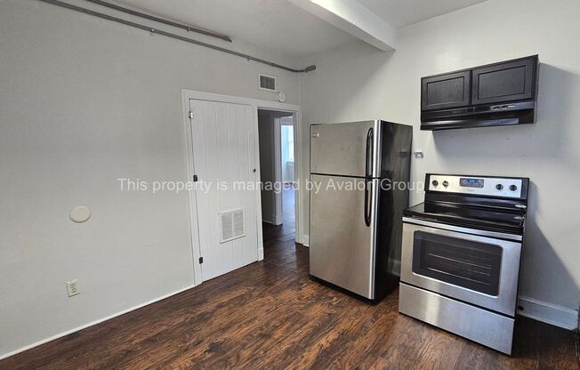 2 beds, 1 bath, 712 sqft, $1,150