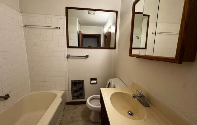 Near UNM. 3 Bedroom 2 bath