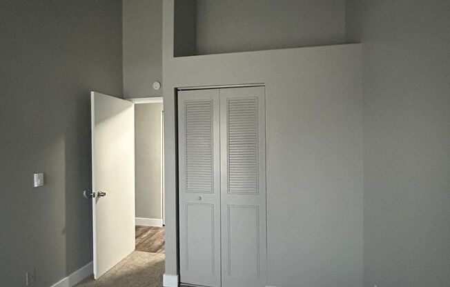 3 beds, 1 bath, 890 sqft, $1,595, Unit 505 M2