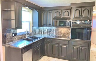 4043 CLUSTER DR