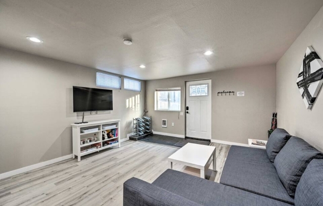 1934 NE NORTHGATE WAY