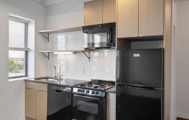 2 beds, 1 bath, 451 sqft, $2,300, Unit 811