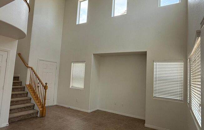 3 BEDROOMS HOME WITH 2.5 BATHROOMS