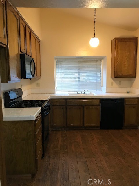 2 beds, 2.5 baths, 1,261 sqft, $3,000